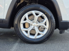 Used 2024  Jeep Compass Latitude 4x4 at Auto Direct near Zebulon&comma; NC