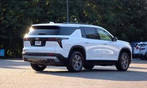 Used 2025  Chevrolet Traverse FWD 4dr LT w&sol;1LT at Auto Direct near Zebulon&comma; NC