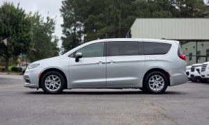 Used 2023  Chrysler Pacifica Touring L FWD at Auto Direct near Zebulon&comma; NC