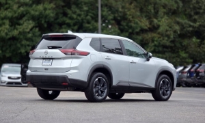 Used 2025  Nissan Rogue FWD SV at Auto Direct near Zebulon&comma; NC