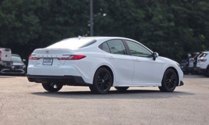 Used 2025  Toyota Camry SE at Auto Direct near Zebulon&comma; NC