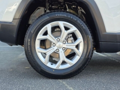 Used 2024  Jeep Compass Latitude 4x4 at Auto Direct near Zebulon&comma; NC