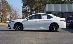 Used 2024  Toyota Camry SE Auto at Auto Direct near Zebulon&comma; NC