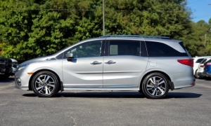 Used 2020  Honda Odyssey 4d Wagon Elite at Auto Direct near Zebulon&comma; NC
