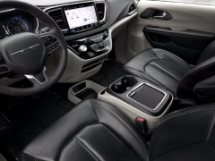 Used 2023  Chrysler Pacifica Touring L FWD at Auto Direct near Zebulon&comma; NC