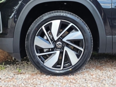 Used 2025  Volkswagen Atlas 2&period;0T SE w&sol;Technology 4MOTION at Auto Direct near Zebulon&comma; NC