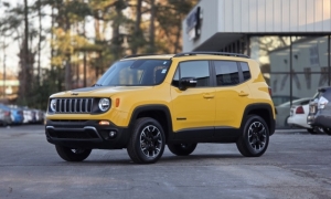 Used 2023  Jeep Renegade Latitude 4x4 at Auto Direct near Zebulon&comma; NC
