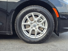 Used 2024  Chrysler Pacifica Touring L FWD at Auto Direct near Zebulon&comma; NC