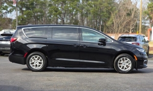 Used 2024  Chrysler Pacifica Touring L FWD at Auto Direct near Zebulon&comma; NC