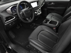 Used 2025  Chrysler Pacifica Select FWD at Auto Direct near Zebulon&comma; NC