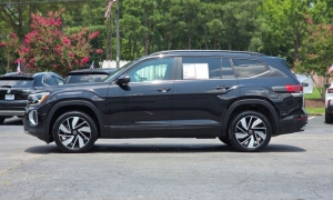 Used 2025  Volkswagen Atlas 2&period;0T SE w&sol;Technology 4MOTION at Auto Direct near Zebulon&comma; NC