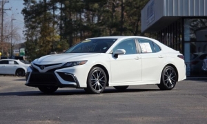 Used 2024  Toyota Camry SE Auto at Auto Direct near Zebulon&comma; NC