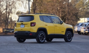 Used 2023  Jeep Renegade Latitude 4x4 at Auto Direct near Zebulon&comma; NC