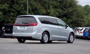 Used 2023  Chrysler Pacifica Touring L FWD at Auto Direct near Zebulon&comma; NC