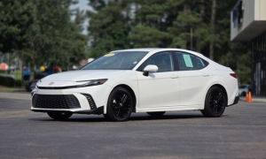 Used 2025  Toyota Camry SE at Auto Direct near Zebulon&comma; NC