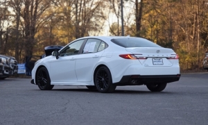Used 2025  Toyota Camry SE at Auto Direct near Zebulon&comma; NC