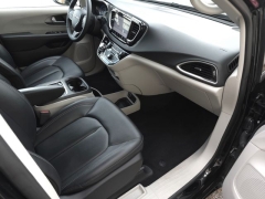 Used 2024  Chrysler Pacifica Touring L FWD at Auto Direct near Zebulon&comma; NC