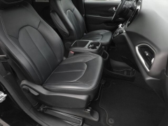 Used 2025  Chrysler Pacifica Select FWD at Auto Direct near Zebulon&comma; NC