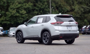 Used 2025  Nissan Rogue FWD SV at Auto Direct near Zebulon&comma; NC