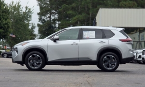 Used 2025  Nissan Rogue FWD SV at Auto Direct near Zebulon&comma; NC