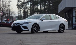 Used 2024  Toyota Camry SE Auto at Auto Direct near Zebulon&comma; NC