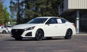 Used 2024  Nissan Altima 2&period;5 SR Sedan at Auto Direct near Zebulon&comma; NC