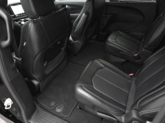 Used 2025  Chrysler Pacifica Select FWD at Auto Direct near Zebulon&comma; NC