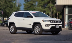 Used 2024  Jeep Compass Latitude 4x4 at Auto Direct near Zebulon&comma; NC