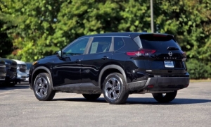 Used 2025  Nissan Rogue FWD SV at Auto Direct near Zebulon&comma; NC