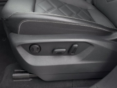 Used 2025  Volkswagen Atlas 2&period;0T SE w&sol;Technology FWD at Auto Direct near Zebulon&comma; NC