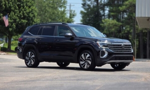 Used 2025  Volkswagen Atlas 2&period;0T SE w&sol;Technology 4MOTION at Auto Direct near Zebulon&comma; NC