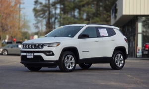Used 2024  Jeep Compass Latitude 4x4 at Auto Direct near Zebulon&comma; NC