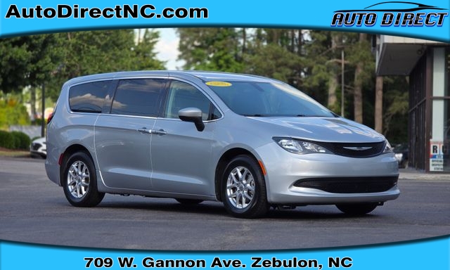 2022 Chrysler Voyager LX's photo