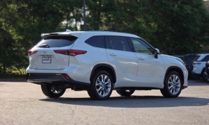 Used 2023  Toyota Highlander Limited FWD at Auto Direct near Zebulon&comma; NC