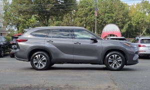 Used 2022  Toyota Highlander XLE FWD at Auto Direct near Zebulon, NC