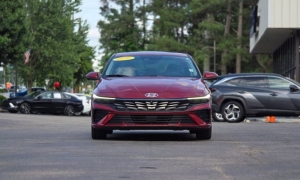 Used 2024  Hyundai Elantra Limited IVT at Auto Direct near Zebulon&comma; NC