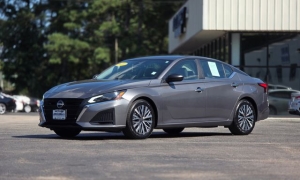 Used 2024  Nissan Altima 2&period;5 SV Sedan at Auto Direct near Zebulon&comma; NC
