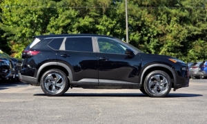 Used 2025  Nissan Rogue FWD SV at Auto Direct near Zebulon&comma; NC
