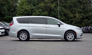 Used 2023  Chrysler Pacifica Touring L FWD at Auto Direct near Zebulon&comma; NC