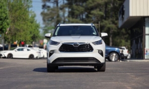 Used 2023  Toyota Highlander Limited FWD at Auto Direct near Zebulon&comma; NC