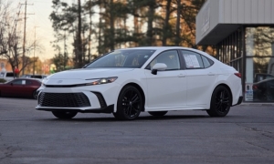 Used 2025  Toyota Camry SE at Auto Direct near Zebulon&comma; NC