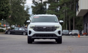 Used 2025  Volkswagen Atlas 2&period;0T SE w&sol;Technology FWD at Auto Direct near Zebulon&comma; NC