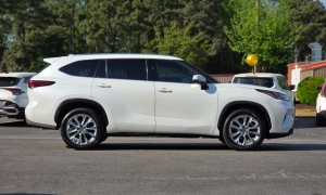 Used 2023  Toyota Highlander Limited FWD at Auto Direct near Zebulon&comma; NC
