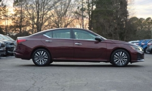 Used 2024  Nissan Altima 2&period;5 SV Sedan at Auto Direct near Zebulon&comma; NC