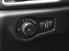 Used 2025  Chrysler Pacifica Select FWD at Auto Direct near Zebulon&comma; NC