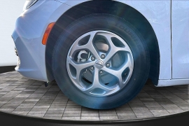 Used 2024  Chrysler Pacifica Limited FWD at The Gilstrap Family Dealerships near Easley&comma; SC