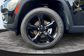 Used 2025  Jeep Grand Cherokee Altitude 4x2 at The Gilstrap Family Dealerships near Easley&comma; SC