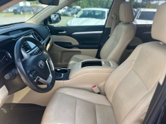 Used 2019 Toyota Highlander 4d SUV FWD XLE at One Stop Auto Sales near Macon, GA