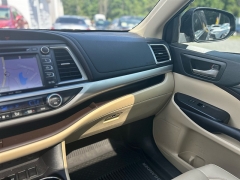 Used 2019 Toyota Highlander 4d SUV FWD XLE at One Stop Auto Sales near Macon, GA