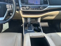 Used 2019 Toyota Highlander 4d SUV FWD XLE at One Stop Auto Sales near Macon, GA